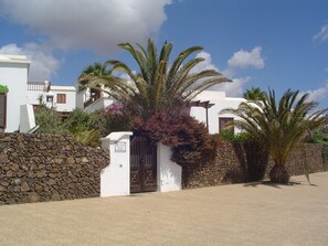 Exterior - Dlx-Bungalow. Traumhafte Privatanlage direkt am Meer-/Pool/Glasfaser-. (Playa Honda)