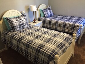 4 bedrooms, iron/ironing board, WiFi, bed sheets