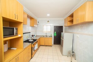Private kitchen - Utobert Spacious 3BR fully-serviced Residence (Abuja)