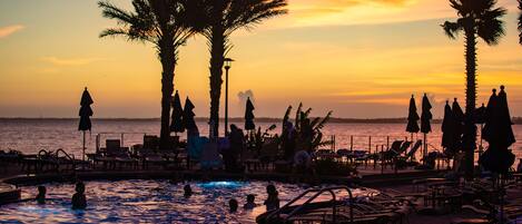Una piscina techada, una piscina climatizada