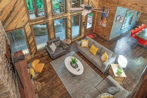 Smart TV, chimenea, videojuegos y estéreo 