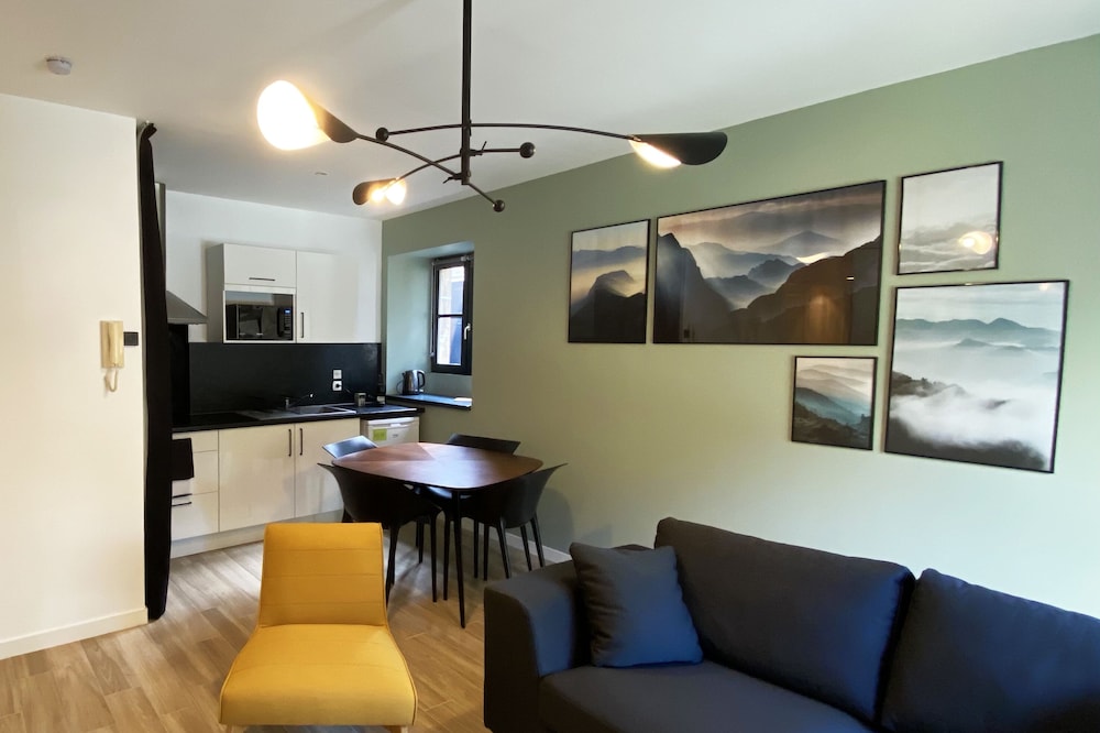 Céleste - Hypercentre private parking and Queen size bed