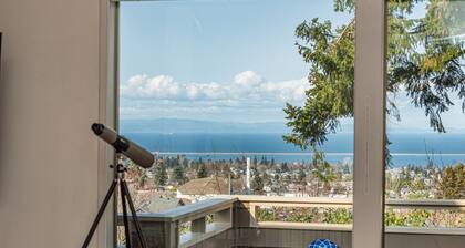 Oceanview | Big Deck | Modern Home - Crash Pad BnB