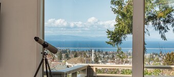 Oceanview | Big Deck | Modern Home - Crash Pad BnB