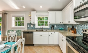 House, 2 Bedrooms | Private kitchen | Fridge, microwave, stovetop, dishwasher