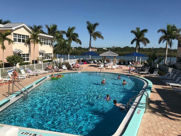 Piscine extérieure, piscine chauffée