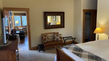 2 slaapkamers, een strijkplank/strijkijzer, gratis wifi, beddengoed