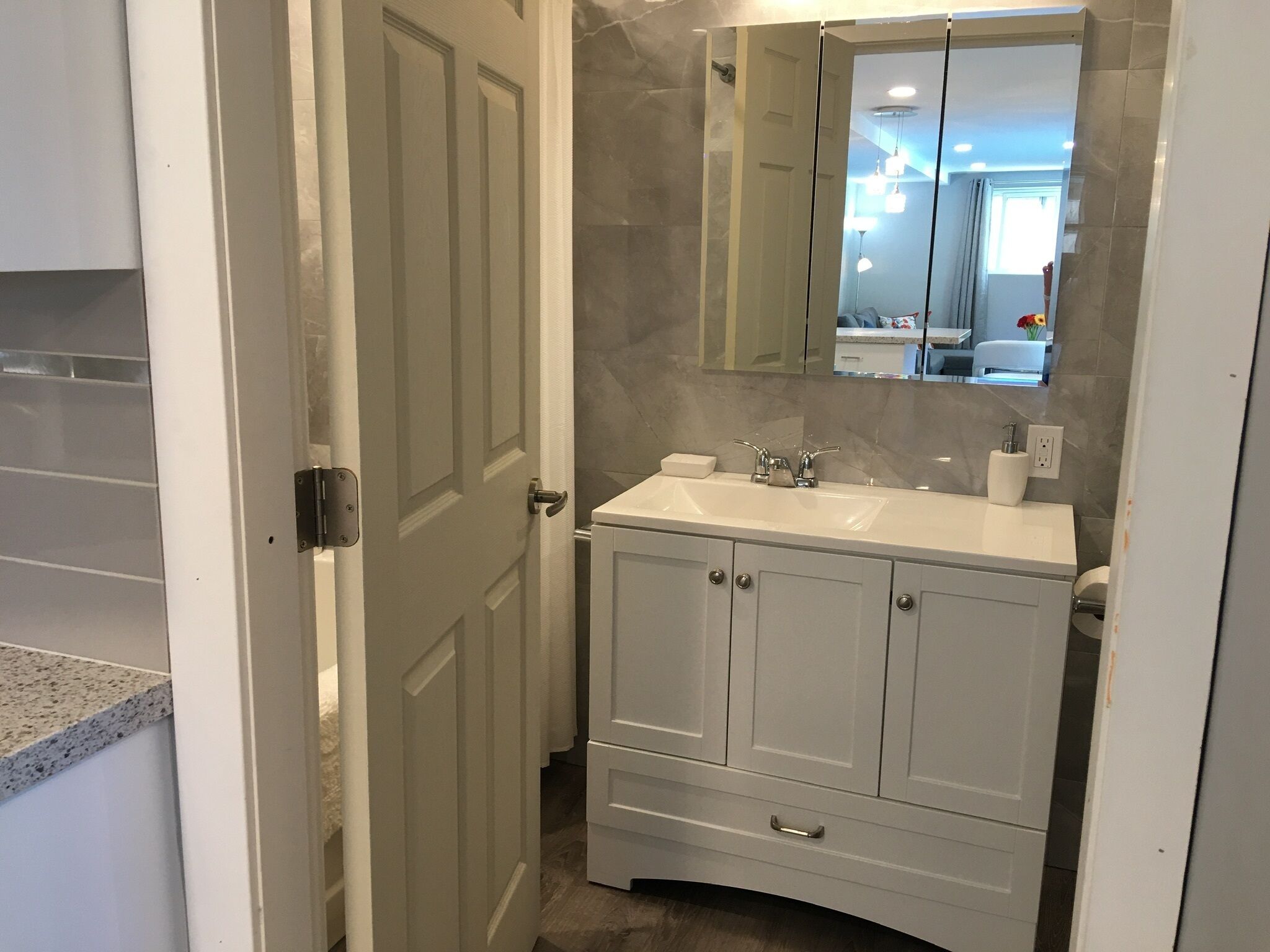 Starlight Poolside ~ 1 bedroom suite