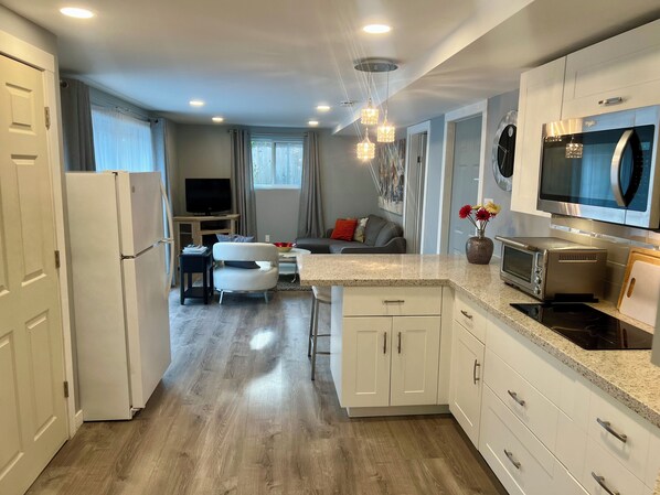 Interior - Starlight Poolside ~ 1 bedroom suite (Coquitlam)