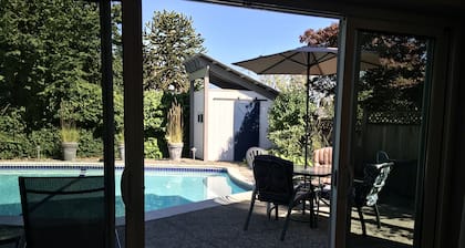 Starlight Poolside ~ 1 bedroom suite