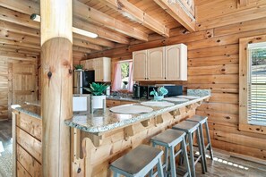 Fridge, microwave, oven, stovetop - Peaceful. Playground. 3000sf. Hot Tub. View. Easy Roads! (Sevierville)