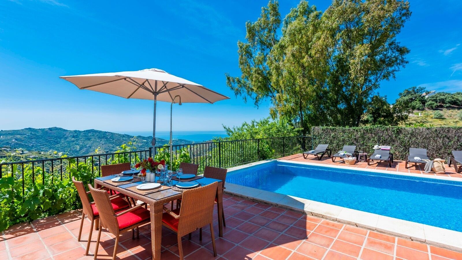 Casa Rural Las Hermanas  Sayalonga by Ruralidays