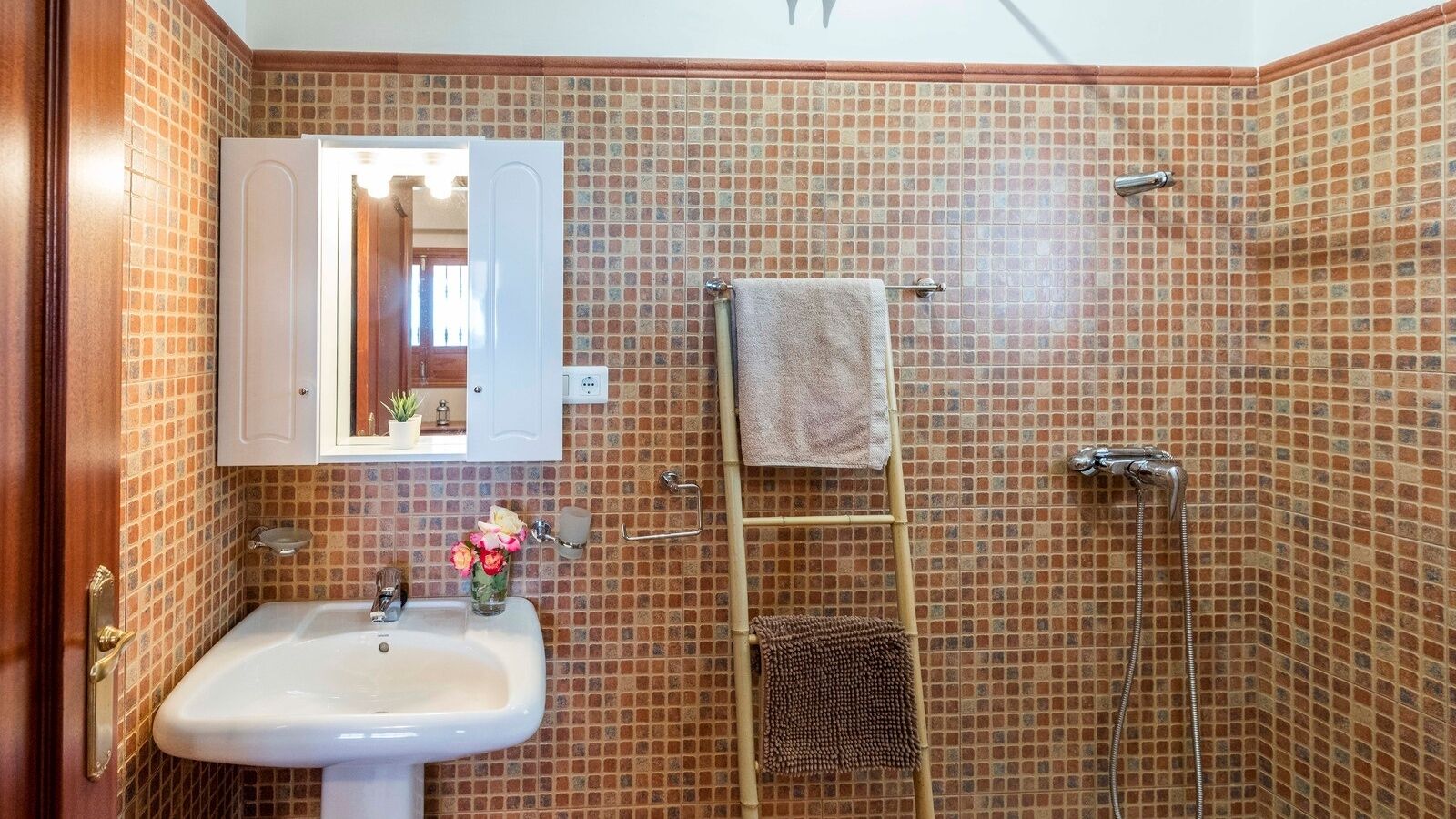 Casa Rural Las Hermanas  Sayalonga by Ruralidays