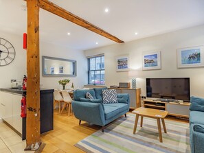 Living area - 1 bedroom accommodation in Dartmouth (Dartmouth)