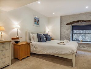 1 bedroom, free WiFi, bed sheets - 1 bedroom accommodation in Dartmouth (Dartmouth)