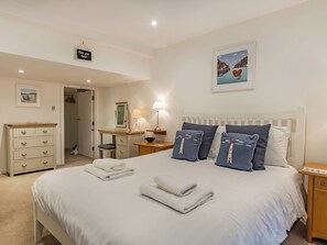 1 quarto, Wi-Fi de cortesia, roupa de cama