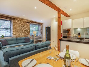 Interior - 1 bedroom accommodation in Dartmouth (Dartmouth)