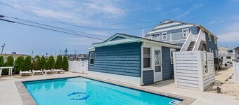 Avalon BEACH BLOCK with a POOL: 1 Bedroom