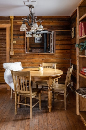 Valley View Cabin | Bed sheets - Beyul Retreat (Meredith)
