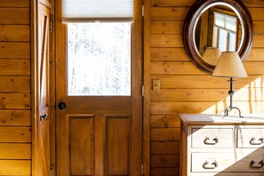 Longbranch Cabin | 1 bedroom, bed sheets