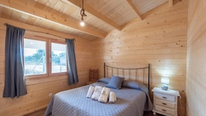 2 soverom, strykejern/-brett, reiseseng for barn og wi-fi