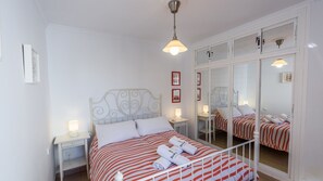 3 室のベッドルーム、アイロン / アイロン台、旅行用ベビーベッド、WiFi