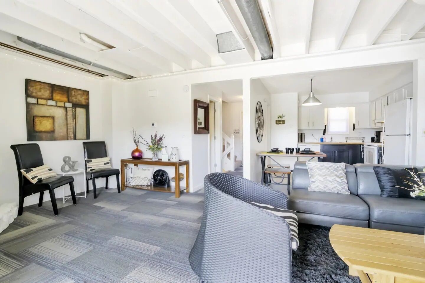 Luxe Lakefront Getaway in Heart of City! (CDC Safe)