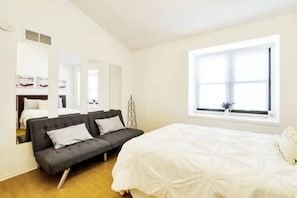3 bedrooms, iron/ironing board, WiFi, bed sheets