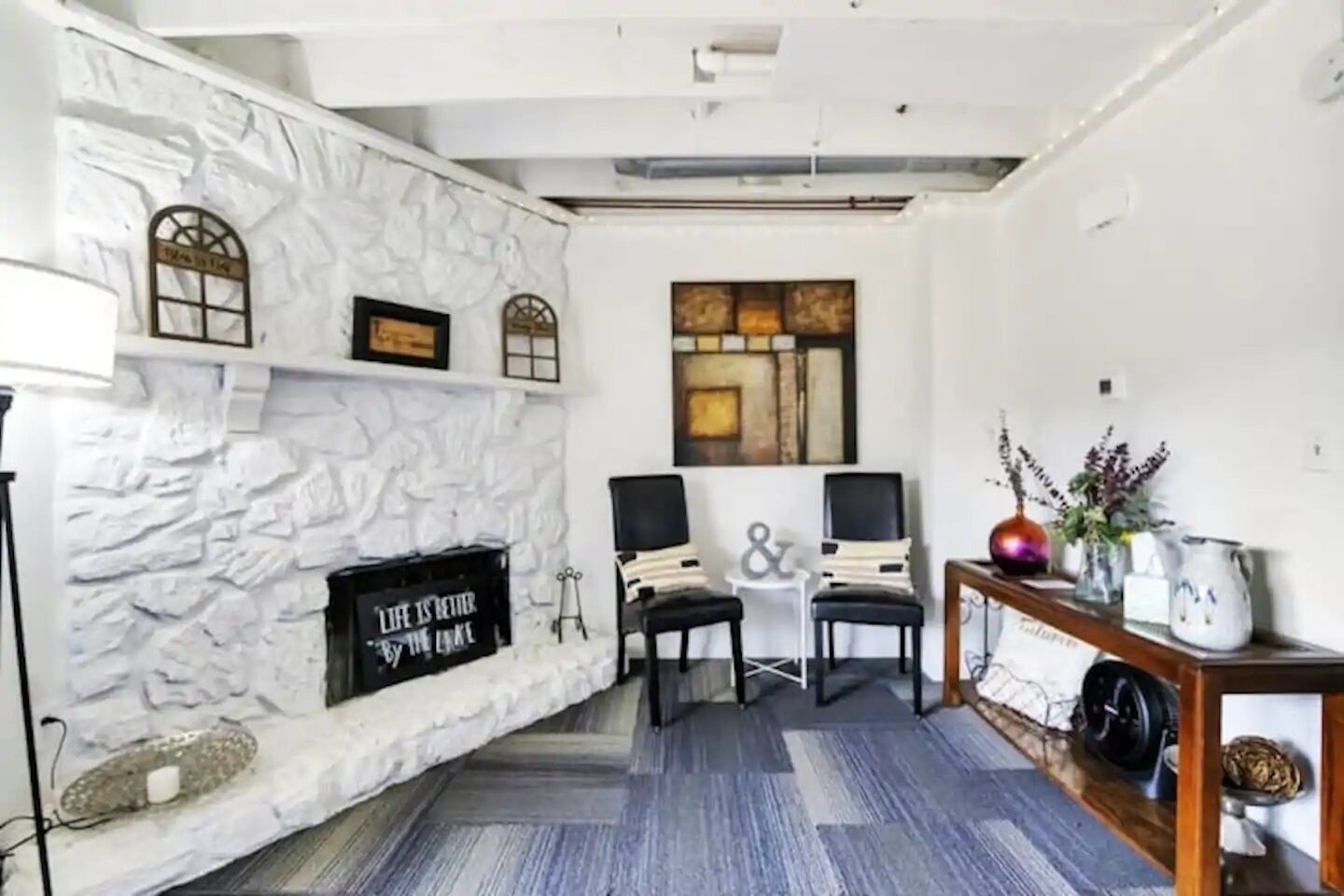 Luxe Lakefront Getaway in Heart of City! (CDC Safe)