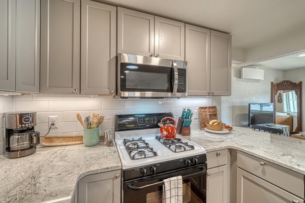 Frigorífic, microones, forn i placa de cuina