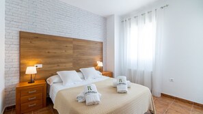 4 habitaciones, tabla de planchar con plancha, cuna de viaje y wifi 