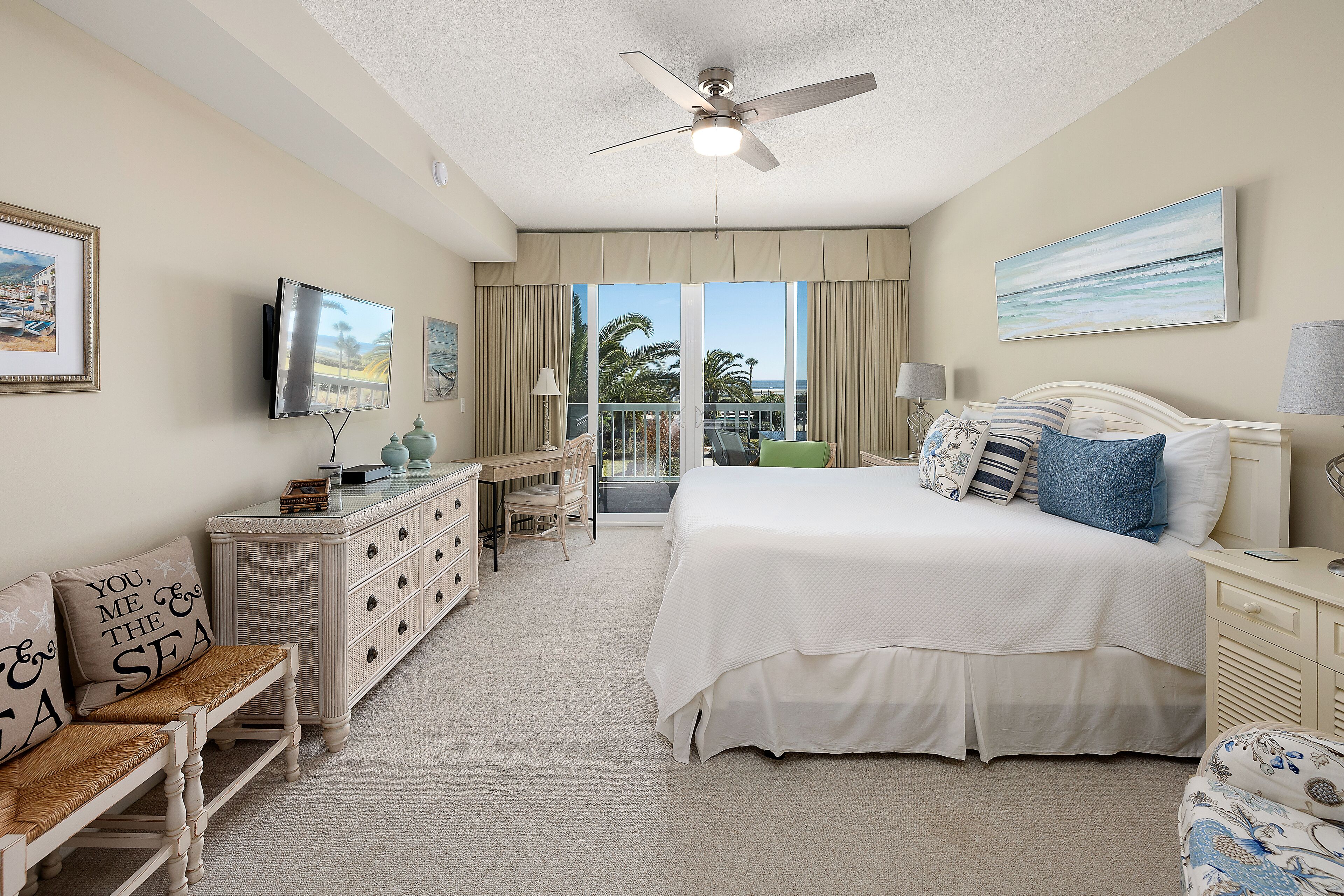 Luxurious Oceanfront Condominium, Plenty of Room for Family and Friends!