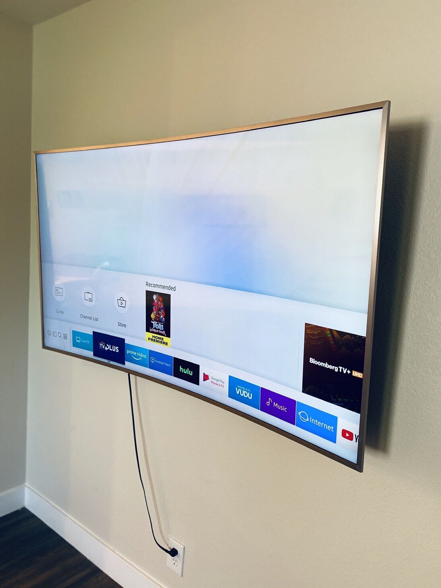 Modern Ranch 7 Bedroom House close to strip