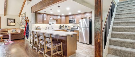 Fridge, microwave, stovetop, dishwasher