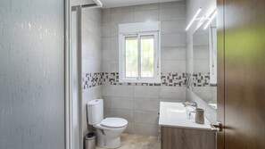 Bathtub, hair dryer