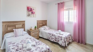 3 bedrooms, iron/ironing board, WiFi