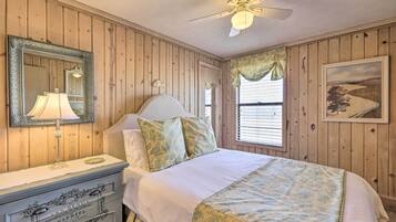 5 bedrooms, iron/ironing board, internet, bed sheets