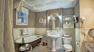 Articles de toilette gratuits, sĂšche-cheveux, serviettes fournies