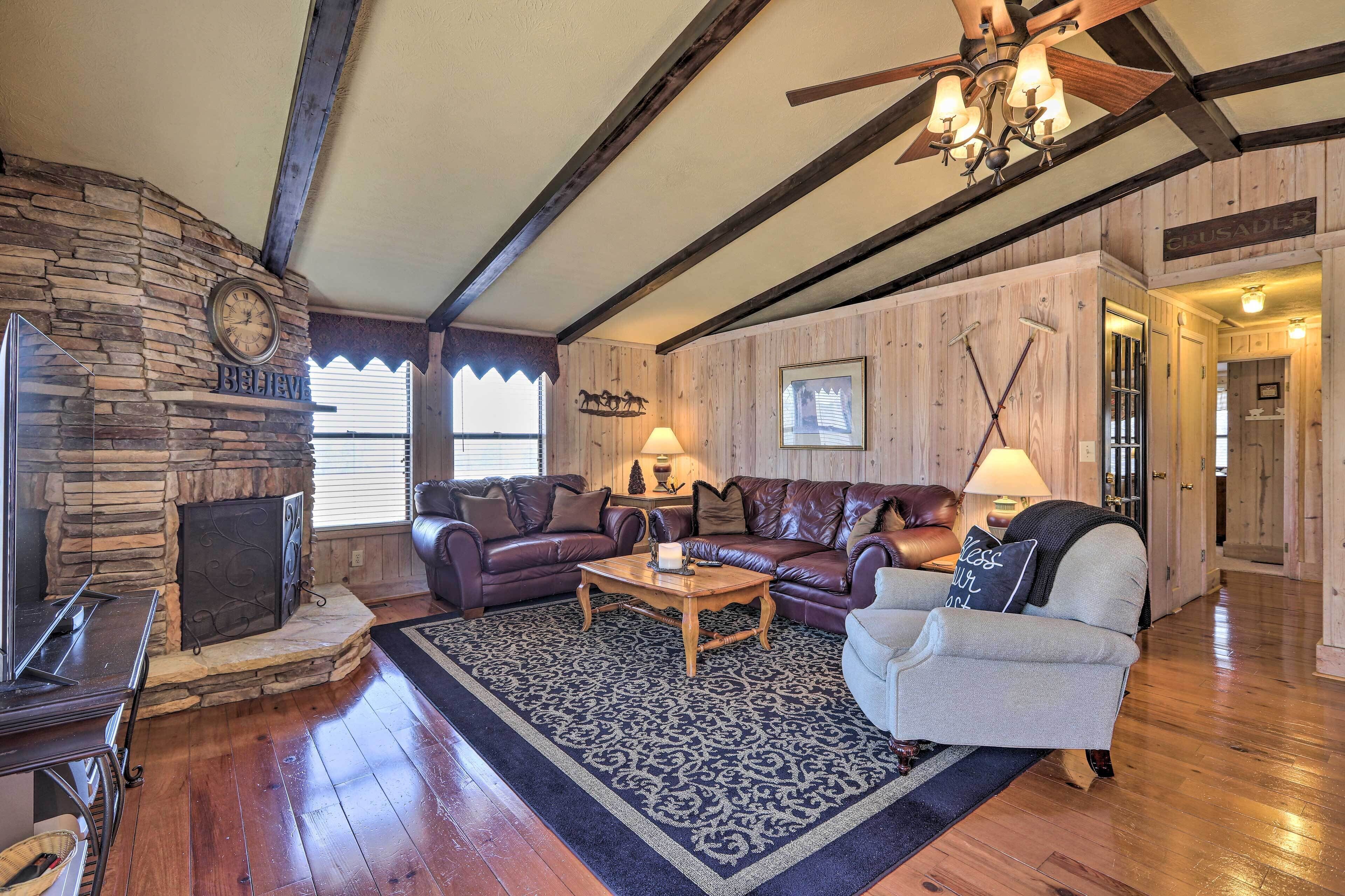 Cozy ‘Caymus Cabin’ ~ 3 Miles to Callaway Gardens!