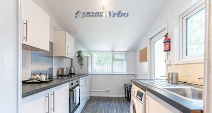 Chorley 3BR House | Ideal for Families & Contractors | Long Stays Welcome