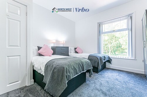 Chorley 3BR House | Ideal for Families & Contractors | Long Stays Welcome
