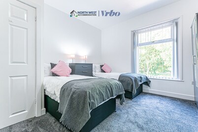 Chorley 3BR House | Ideal for Families & Contractors | Long Stays Welcome