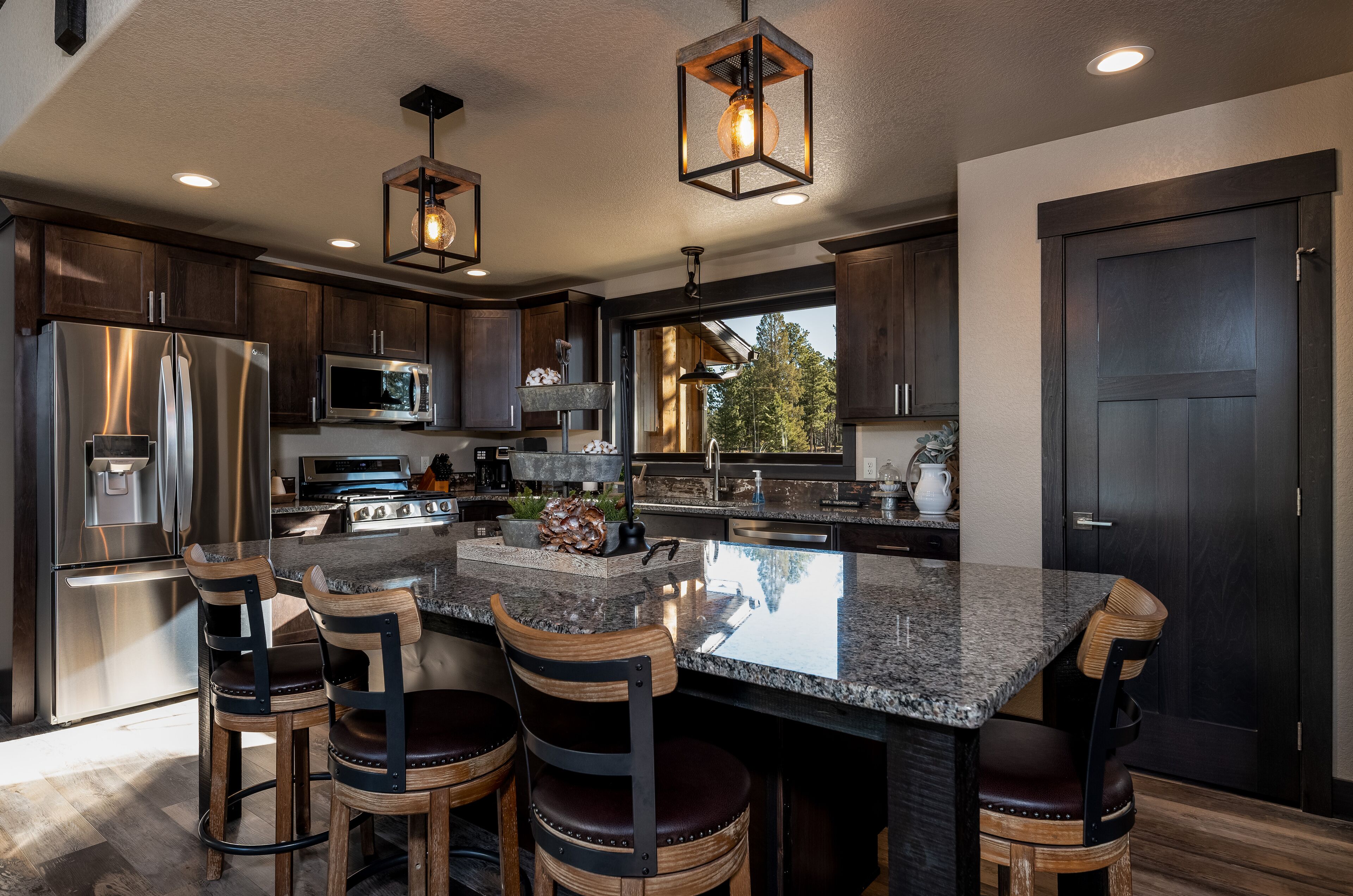 Stunning New Cabin in Powder House Pass with Hot Tub & Theater Room