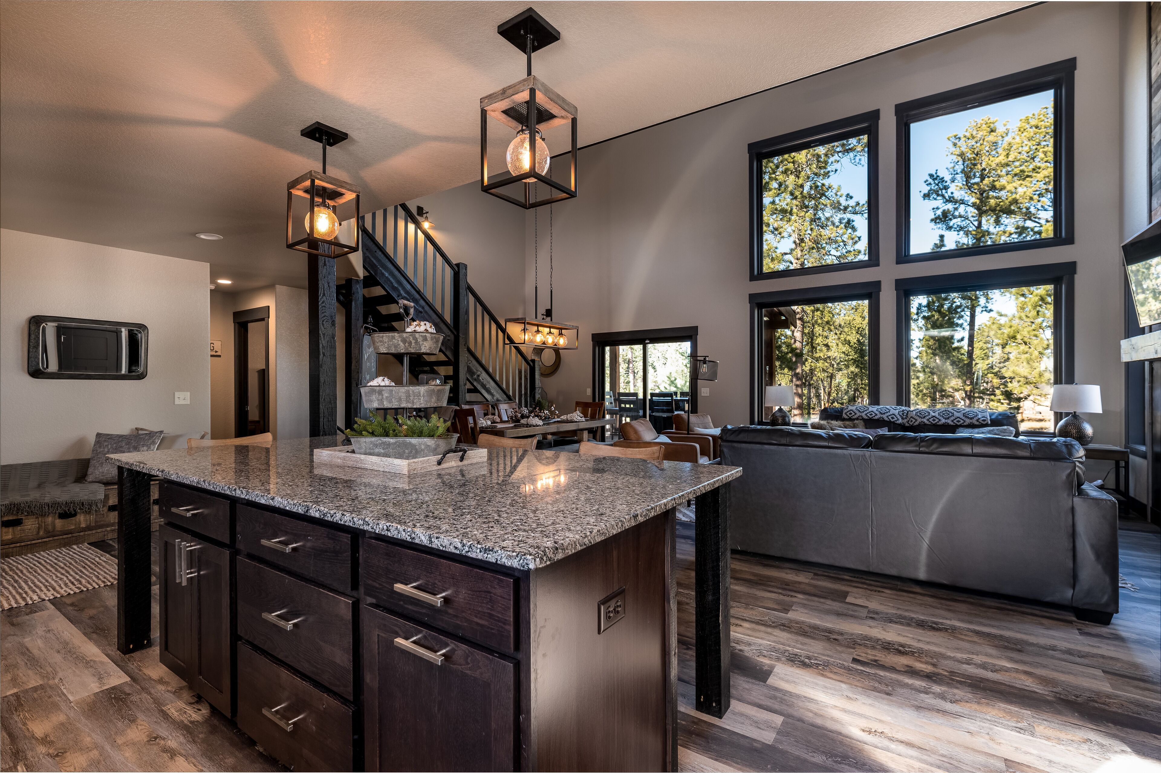 Stunning New Cabin in Powder House Pass with Hot Tub & Theater Room