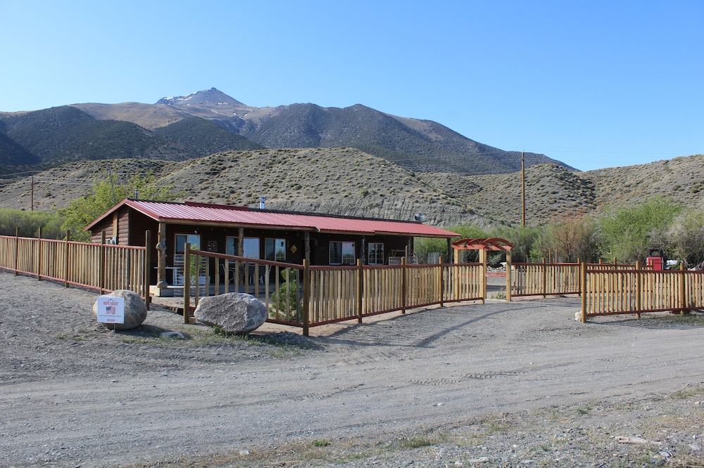 Cute 2 bedroom cabin in Kingston NV