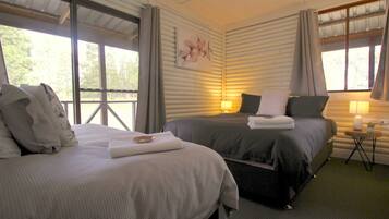 Six Bedrooms Lodge | Minibar, in-room safe, individually decorated, individually furnished