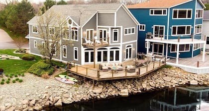 Waterfront 3Bed 3Bath Home