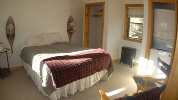 2 habitaciones, escritorio, tabla de planchar con plancha y wifi gratis