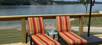Lake front cabin on main channel Douglass Lake Great for families
