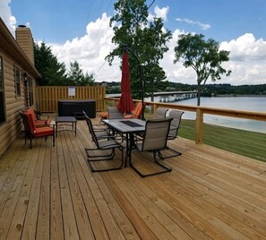 Outdoor dining - Lake front  cabin on main channel Douglass Lake Great for families (Dandridge)
